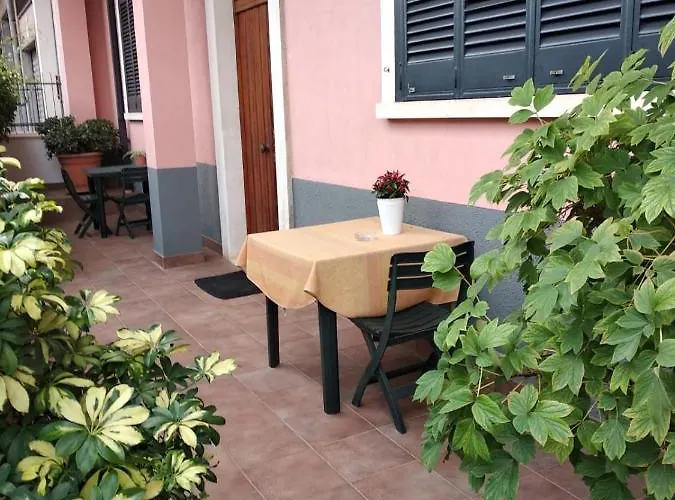 Angeli לינה וארוחת בוקר 3*